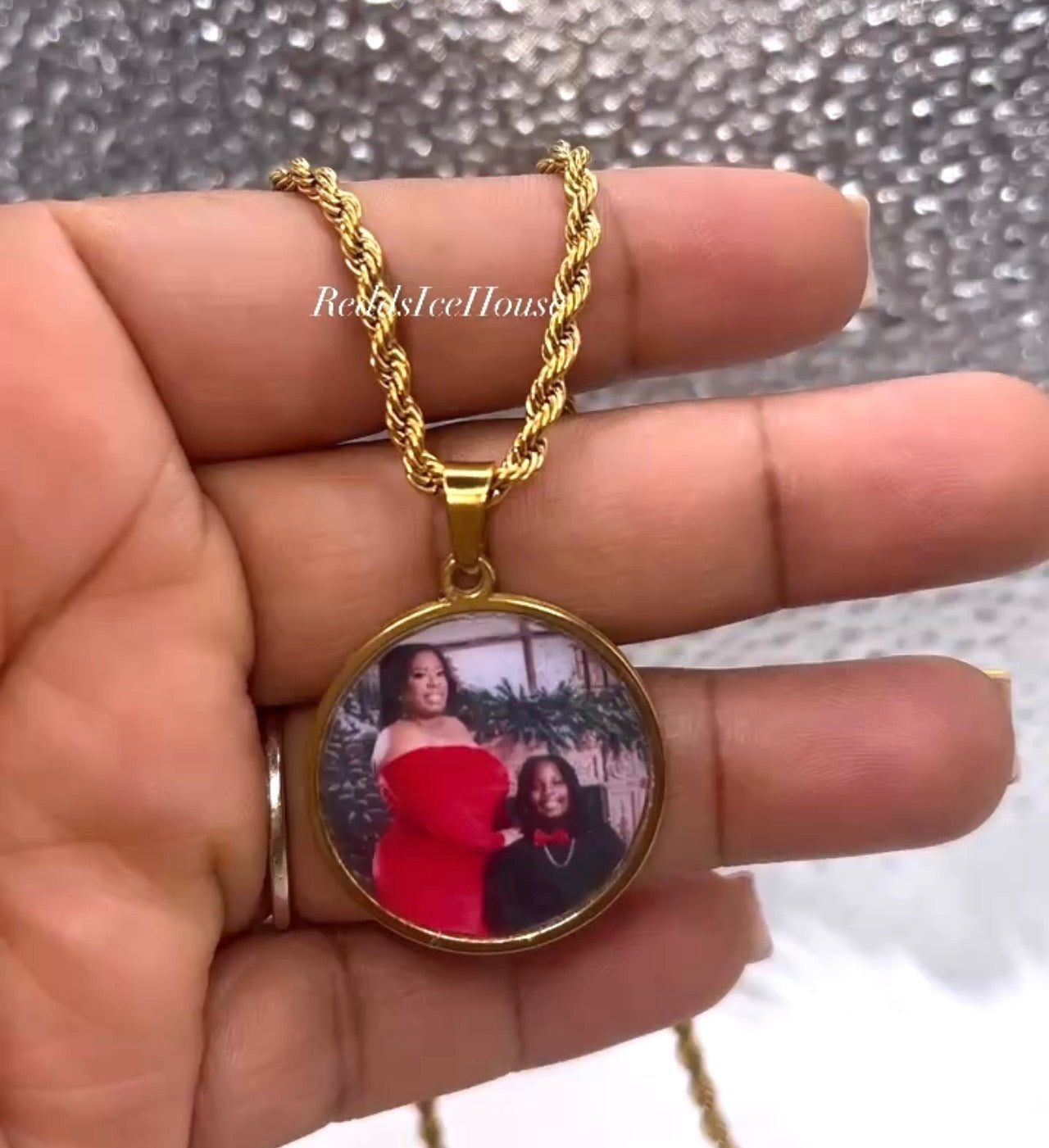 High Quality Waterproof Non Tarnish/Fade Small Photo Necklace